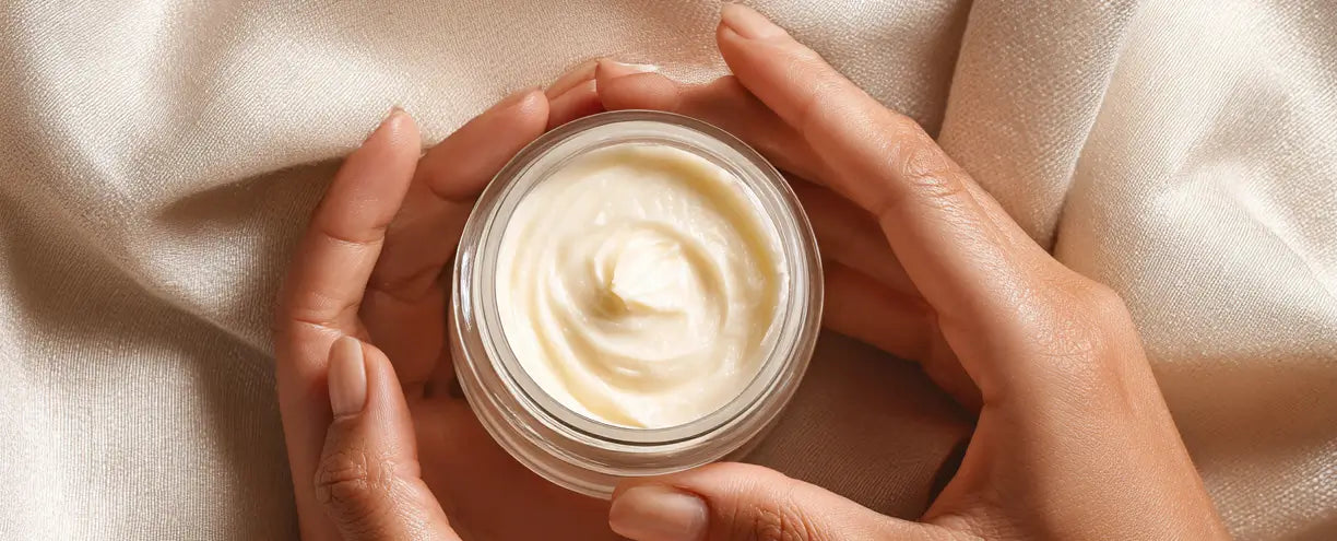 Eine Creme gegen trockene Haut im Winter